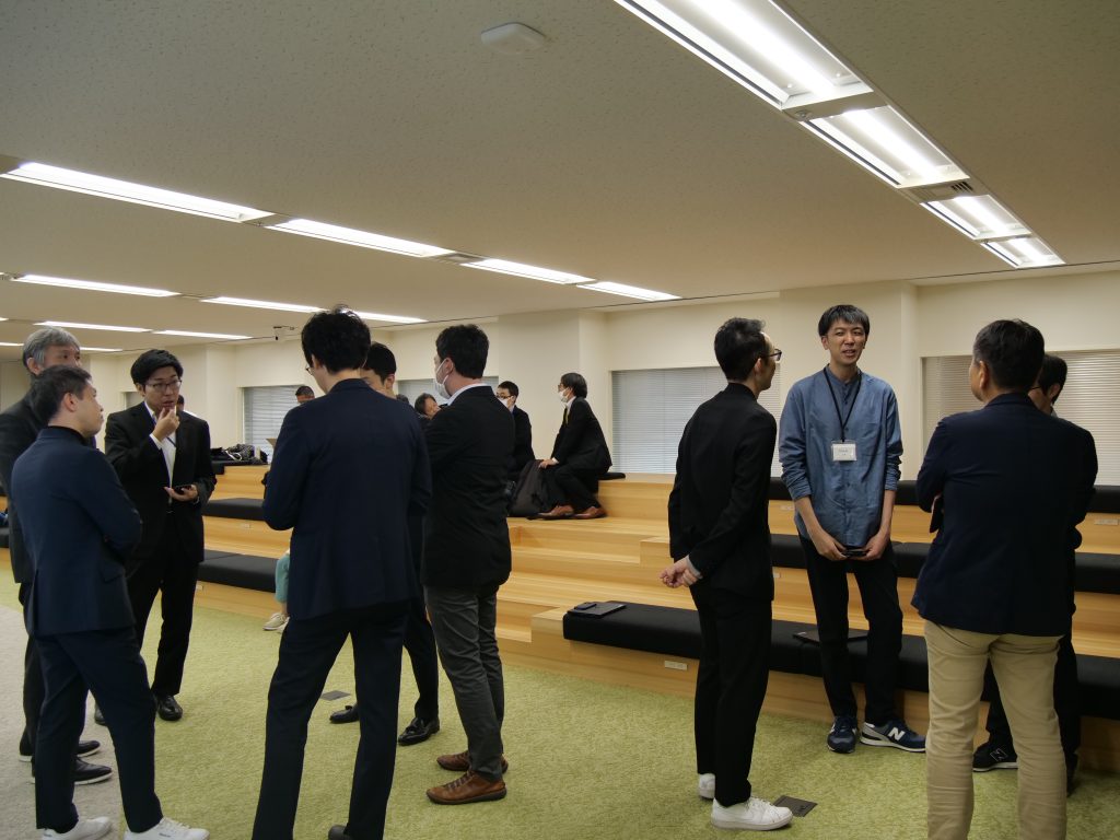 自治体の皆さまとGoVTech東京の職員がざっくばらんに会話している様子